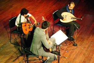 (L-R) The Vinh, Leonard Grigoryan and Joseph Tawardros play Ha Tramg (White Summer) at the end of the show (Photo: Thuy Hang)