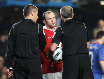 Manchester United's Wayne Rooney (C) gestures as he argues with Referee Martin Atkinson (R) at the final whistle during the match against Chelsea on March 1, 2011. Chelsea won 2-1. AFP