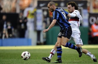 AFP - Inter Milan's midfielder Wesley Sneijder (L) vies with Genoa's midfielder Marco Rossi on March 6, 2011 . AFP