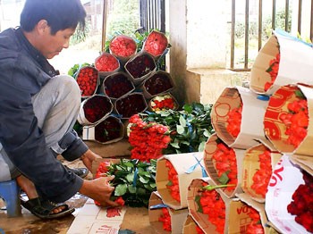 Fresh flowers for Women's Day. (Photo: Sggp)