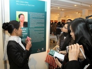 Truong Thi Minh, a single mum, is telling about her life.