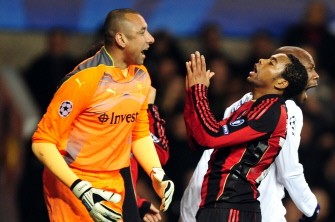 AC Milan's Robinho (R) and Tottenham's Heurelho Gomes (L) react at the end of the UEFA Champions League match Tottenham Hotspur vs AC Milan at White Hart Lane Stadium in London on March 9, 2011. AFP