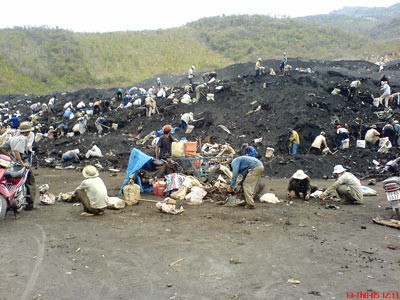 (File) A corner of Ninh Hoa District in the central province of Khanh Hoa, where Hyundai Vinashin Shipyard Co. dumps toxic waste