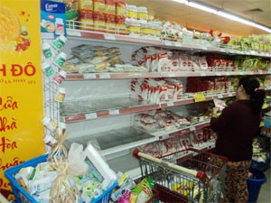 Refined sugar shelf is empty at a HCMC-branch of the supermarket chain Saigon Co.op Mart (Photo:Minh Tri)