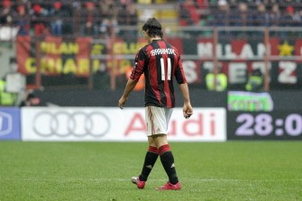 AC Milan's Zlatan Ibrahimovic leaves the pitch after being expulsed against Bari. AFP