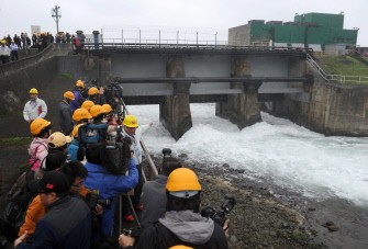 AFP - Journalists are briefed on a watergate at a nuclear power plant in Shihmen, northern Taiwan, designed to fend off a tsunami, during a trip arranged by the plant's operator Taiwan Power Co. on March 15, 2011. Taiwan said it was accelerating a safety review of its nuclear installations after last week's earthquake and tsunami severely damaged an ageing plant in nearby Japan.