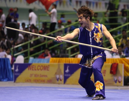 Quoc Khanh is awarded with gold medal at the 25th SEA Game for the staff performance. (Photo:Dung Phuong)