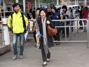 South Korean tourists arrive in Ha Long Bay, Vietnam (Photo: VNA)