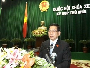 President Nguyen Minh Triet presents his 2007-2011 term report (Photo: VNA)