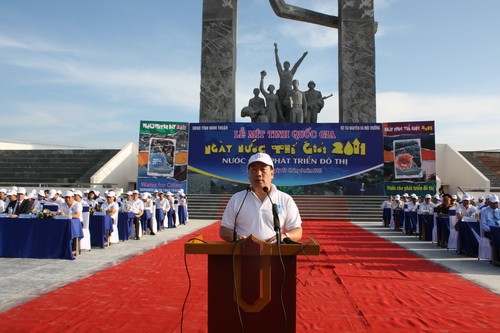 Deputy Minister Nguyen Thai Lai speaking on World Water Day 2011. (Photo:monre.gov.vn)
