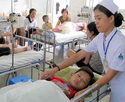 Many children hospitalized as weather changes (Photo: SGGP)