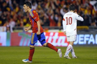 David Villa (L) celebrates after scoring. AFP