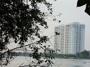 Lenders keep up the squeeze on property loans in accordance with the central bank’s instruction (Photo:Minh Tri)