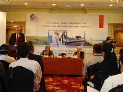 Danish Ambassador John Nielsen speak at the meeting (Photo: U.Phuong)