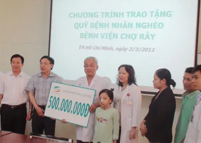 Vietel tặng 500 triệu đồng cho một bé gái có bệnh  đặc biệt: Loạn xương hàm trên và liệt tiểu cầu