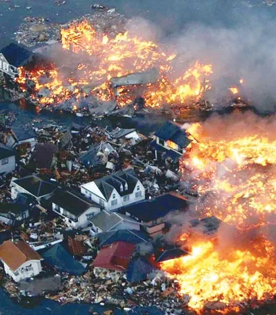 Hỏa hoạn xảy ra tại TP Notori tỉnh Miyagi, Nhật Bản sau trận động đất. Ảnh: AFP