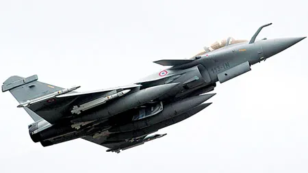 Máy bay tiêm kích Rafale của Pháp tiến vào không phận Libya.