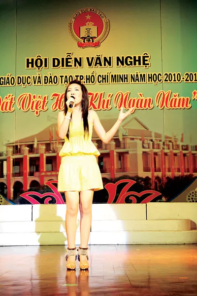 Học sinh Lê Nguyễn Quỳnh Anh với ca khúc “Tình mẹ”
