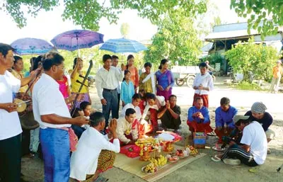 Cảnh quay bộ phim tài liệu “Ngọn lửa xoay vòng” do đạo diễn Văn Lê thực hiện.