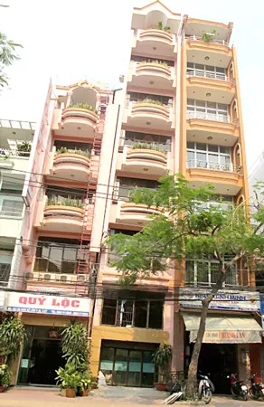 Hai tòa nhà 8 tầng có nguy cơ sụp liên hoàn