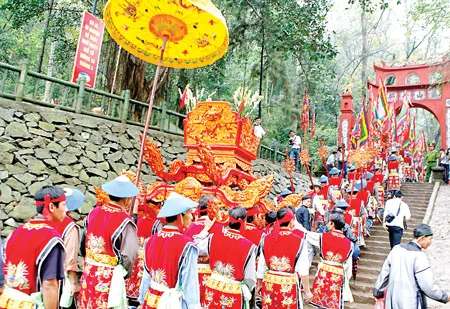 Quang cảnh lễ hội Đền Hùng. Ảnh: HỒNG VĨNH