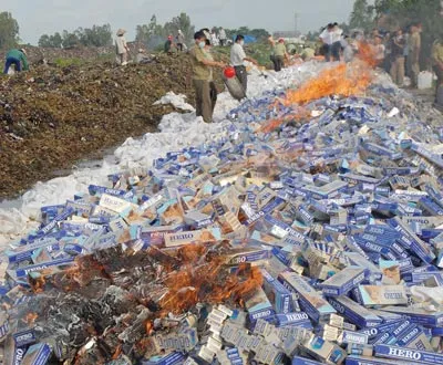 Thuốc lá lậu bị tịch thu, tiêu hủy tại tỉnh An Giang. Ảnh: KIM NGÂN