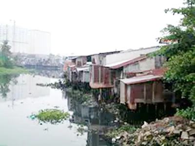 Nhà vệ sinh trên kênh rạch - Mầm mống dịch bệnh