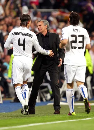 Mourinho và các học trò trong trận lượt đi.