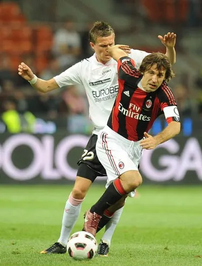 Juve bắt đầu thương thảo với Pirlo và Monty