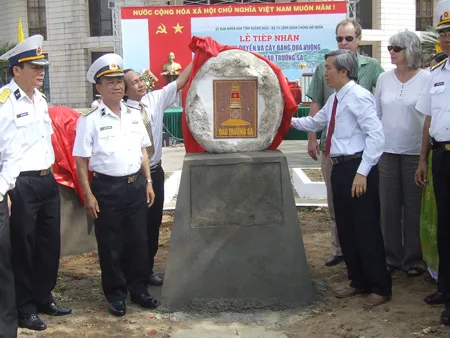 Quảng Ngãi tiếp nhận đá chủ quyền quần đảo Trường Sa