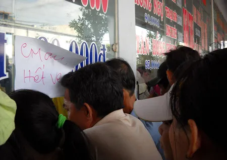 Mới sáng sớm nhiều doanh nghiệp ở Bến xe Miền Tây đã hết vé. Ảnh: Đ.Lý
