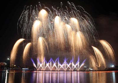 Italy’s fireworks display at the Da Nang International Fireworks Competition 2011.(Photo:SGGP)