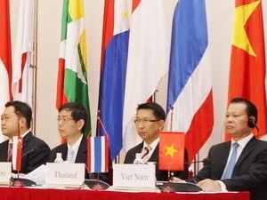 Minister of Finance Vu Van Ninh (1st R) attends ASEAN+3 Financial Ministers (Photo:VNA)
