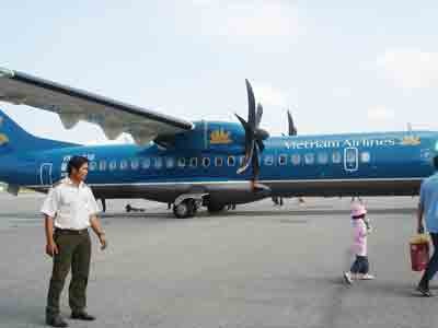 Vietnam Airlines airplane. VA is considering operating up to four weekly flights to London, twice weekly from HCMCy and twice weekly from Hanoi (Photo: V.Huyen)