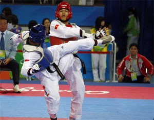 Luong Minh Dat (red armor) lost the victory to the Iraqi athlete for the “sudden death” rule (Photo:V.H.)