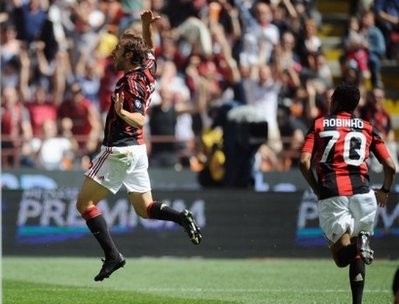 AFP - AC Milan's Mathieu Flamini (L) celebrates with teammates after scoring during their Italian Serie A match against Sampdoria, on May 1, at the San Siro stadium in Milan.