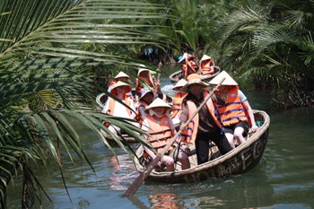 Visitors enjoy the calmness of the mangrove palm forest in Hoi An town in the central province of Quang Nam (Photo: TN)