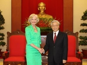 Party General Secretary cum National Assembly Chairman Nguyen Phu Trong (R) meets with Australian Governor General Quentin Bryce in Hanoi on May 9 (Vietnam News Agency)
