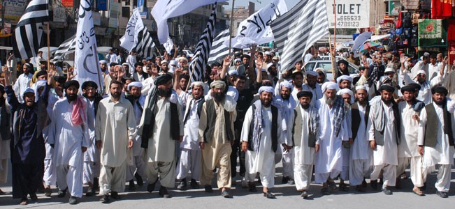 Supporters of Pakistani religious party Jamiatulema-i-Islam rally to condemn the killing of Osama bin Laden