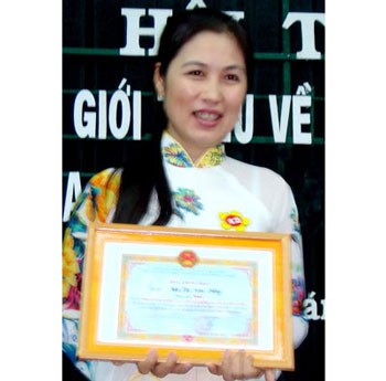 Van Thi Kim Hung wins first prize at the speaking contest on Uncle Ho. (Photo: Sggp)