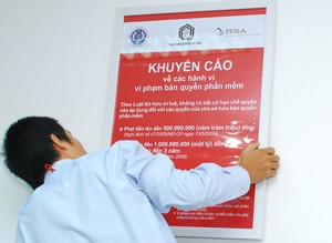 A warning notice about software piracy is hanged at Phong Vu, a leading computer shop in Ho Chi Minh City, on May 12, 2011 to raise the public’s awareness of using licensed software. The campaign organizers visited Phong Vu the same day and the shop agreed to display it to the public.