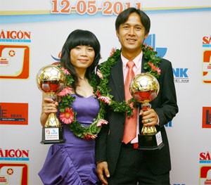 Minh Phuong and_Kim Hong pose for photo at the ceremony (Photo: Hoang Hung)