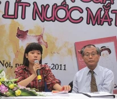 Translator Truong Thuy Lan and Director Takeji Yoshikawa at the press conference.