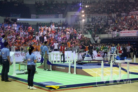 Final round of the competition between Robocon team LH-B7 from Lac Hong University and Robocon team ALLIGATOR from Hanoi University of Industry.(Photo:Vietnamnet)