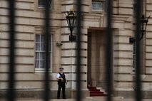 AFP – An armed police officer stands guard outside Buckingham Palace in central London, on May 16, 2011