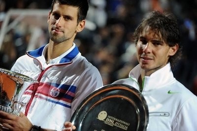 AFP - Spain's Rafael Nadal (R) and winner Serbia's Novak Djokovic hold their trophies at the Rome tennis open tournament on May 15, at Rome's Foro Italico.