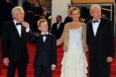 AFP - Belgian director Jean-Pierre Dardenne, actor Thomas Doret, actress Cecile de France and director Luc Dardenne pose on the red carpet before the screening of The Kid with a Bike