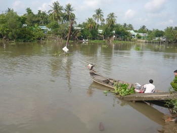 An iron stake at the accident site on Binh Thuy River May 15 (Photo: SGGP)