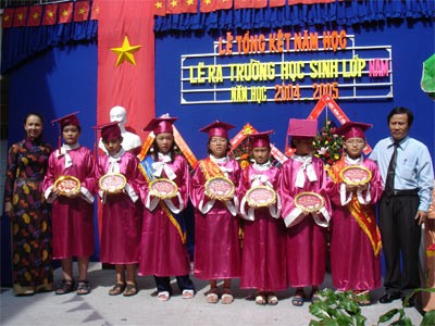 Schools asked to formalize graduation ceremony ảnh 1
