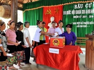 Voters in the central province of Nghe An cast their votes (Photo: VNA)
